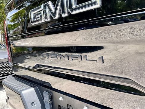 Used 2024 GMC Sierra 2500 Denali Ultimate AWD/4WD image 10