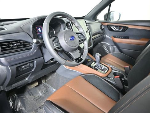 Used 2025 Subaru Forester Touring AWD/4WD image 23