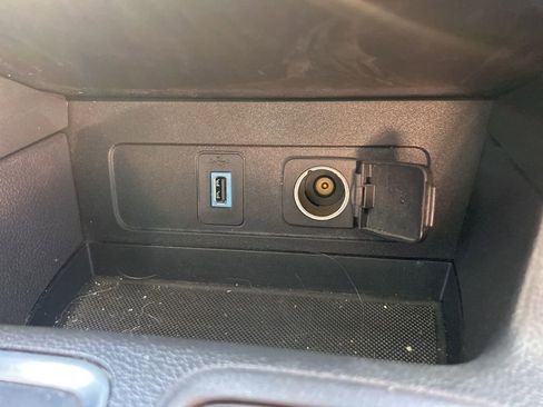 Used 2017 Ford Escape SE image 25