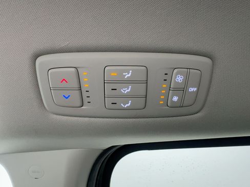 Used 2022 Kia Carnival LX image 30