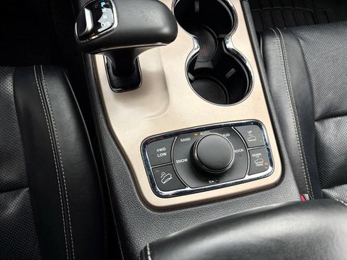 Used 2015 Jeep Grand Cherokee Overland AWD/4WD image 34