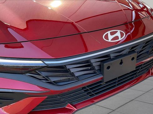 Used 2025 Hyundai Elantra Sport FWD image 29