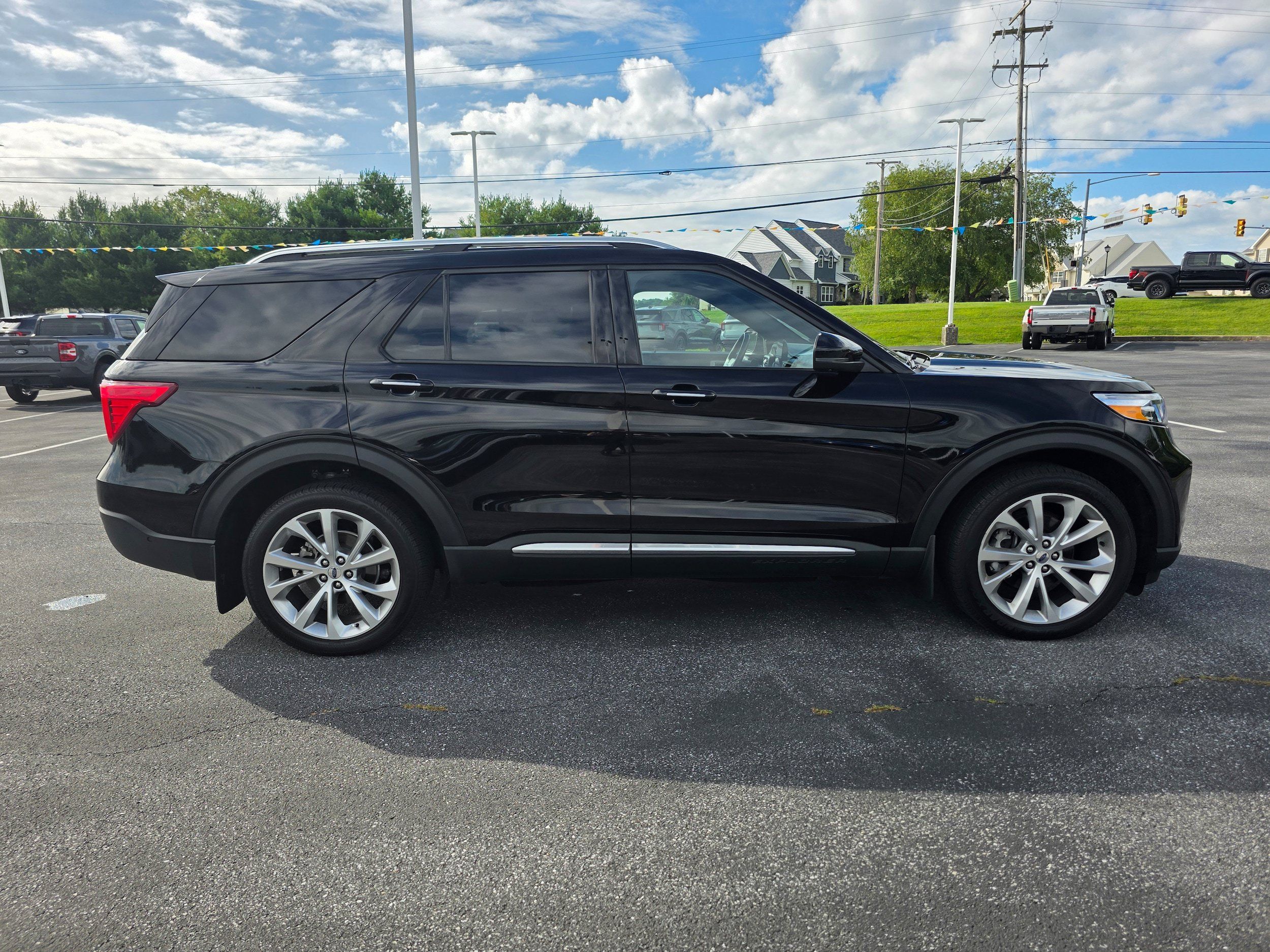 Used 2022 Ford Explorer Platinum w/ Equipment Group 601A AWD/4WD image 6