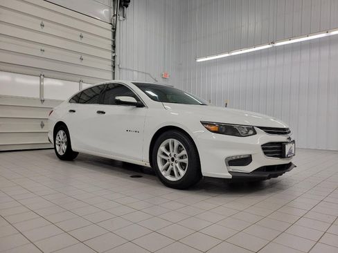 Used 2016 Chevrolet Malibu LT image 1