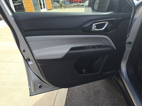 New 2026 Jeep Compass Limited image 10