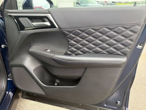 Used 2024 Mitsubishi Outlander SEL AWD/4WD image 42