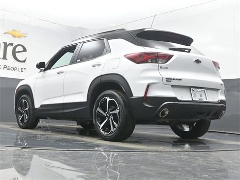 Used 2023 Chevrolet TrailBlazer RS w/ Sun and Liftgate Package image 5