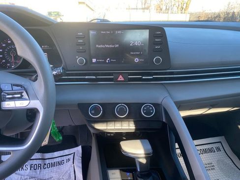Used 2021 Hyundai Elantra SE image 20