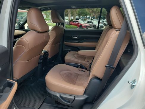 Used 2025 Toyota Grand Highlander AWD Hybrid image 12