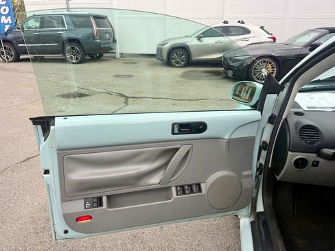 Used 2004 Volkswagen Beetle GLS FWD image 23
