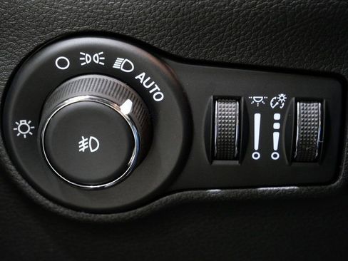 New 2026 Jeep Compass Trailhawk w/ Sun, Sound & Navigation Group image 15