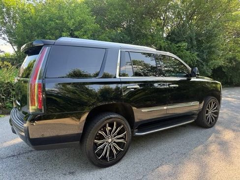 Used 2017 Cadillac Escalade Luxury AWD/4WD image 5