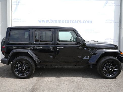Used 2025 Jeep Wrangler Unlimited Sahara w/ Safety Group AWD/4WD image 7