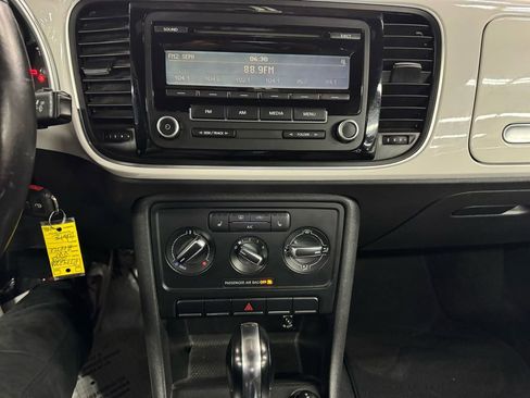 Used 2013 Volkswagen Beetle 2.5 image 22
