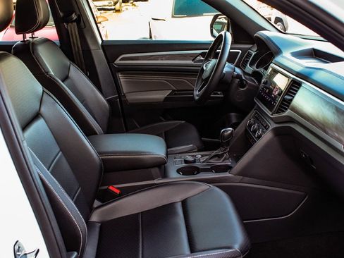 Used 2021 Volkswagen Atlas Cross Sport SE image 41