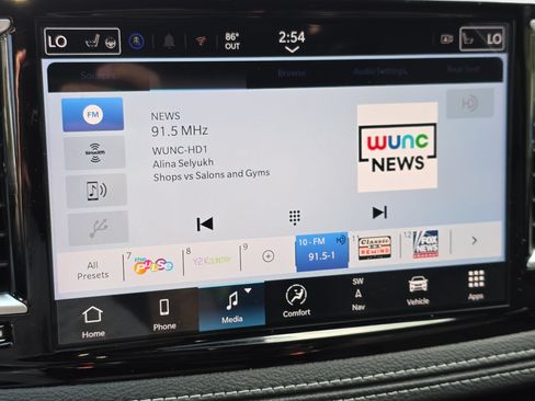 Certified 2025 Chrysler Pacifica Select w/ Uconnect Theater Family Group FWD image 19