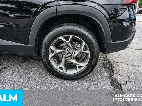 Used 2025 Chevrolet Trax LT w/ LT Convenience Package FWD image 16