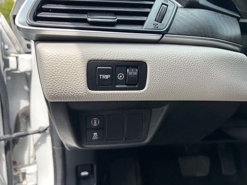 Used 2018 Honda Accord EX image 18