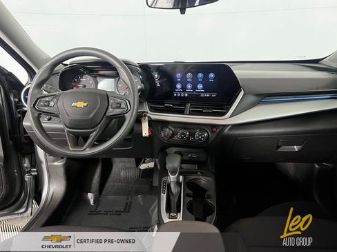 Used 2025 Chevrolet Trax LS w/ LS Convenience Package image 14