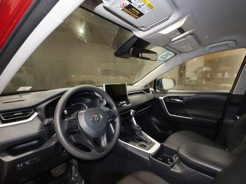 Used 2025 Toyota RAV4 XLE image 9