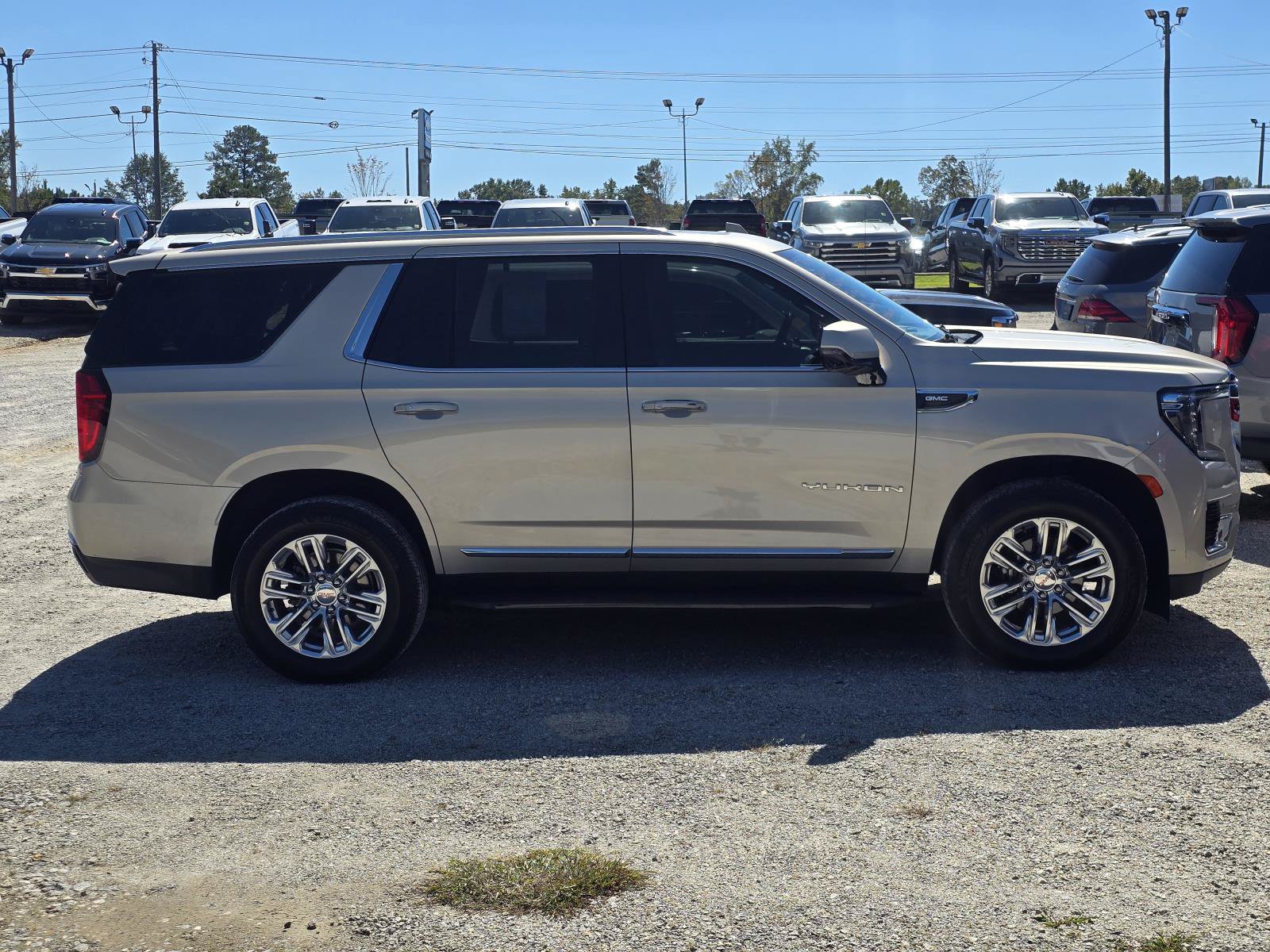 Used 2021 GMC Yukon SLT w/ SLT Luxury Plus Package RWD image 2