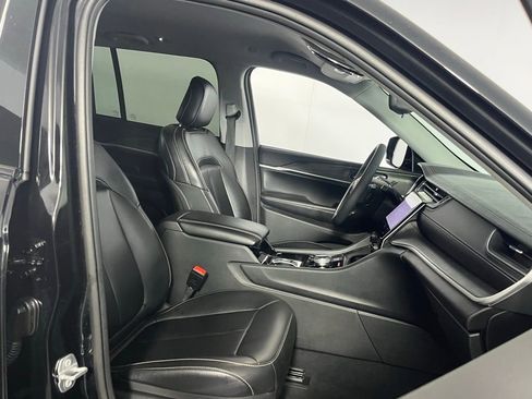 Used 2023 Jeep Grand Cherokee Limited w/ Black Appearance Package image 31