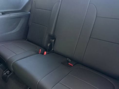 Used 2023 Chevrolet Traverse LT w/ LPO, Floor Liner Package AWD/4WD image 18