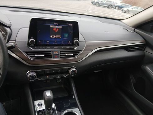 Used 2024 Nissan Altima 2.5 SV image 18