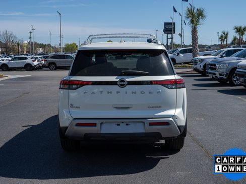Used 2023 Nissan Pathfinder Platinum image 4