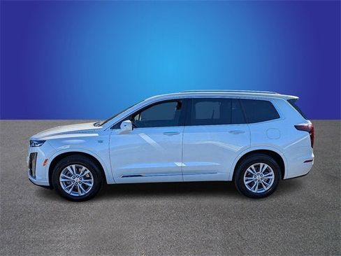 New 2025 Cadillac XT6 Luxury image 2