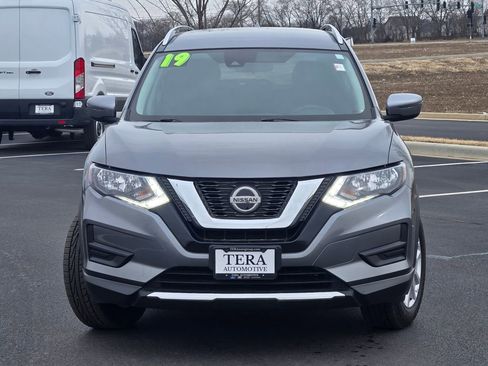 Used 2019 Nissan Rogue SV image 3