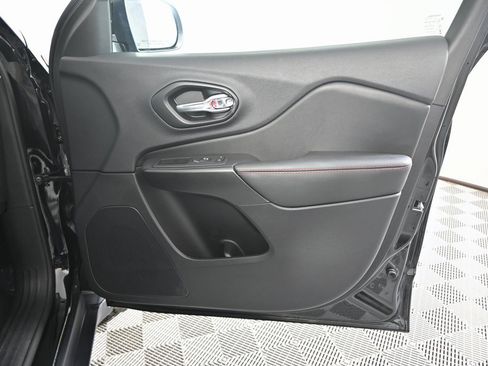 Used 2022 Jeep Cherokee Trailhawk image 12