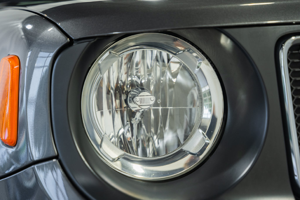 Certified 2018 Jeep Renegade Latitude AWD/4WD image 11