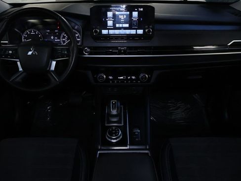 Used 2024 Mitsubishi Outlander SE image 18