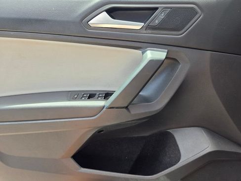 Used 2019 Volkswagen Tiguan SE FWD image 12