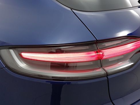 Certified 2026 Porsche Macan AWD/4WD image 36