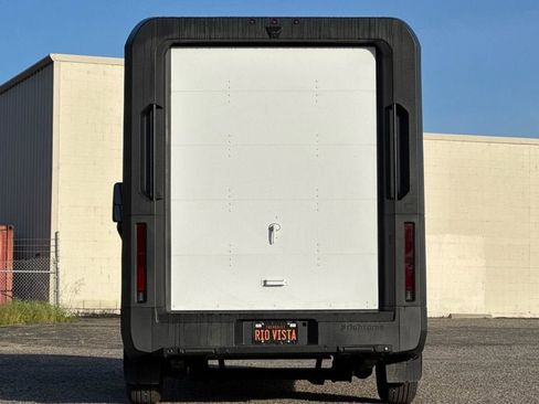 New 2025 Chevrolet Brightdrop 400 w/ Power Door Package image 5