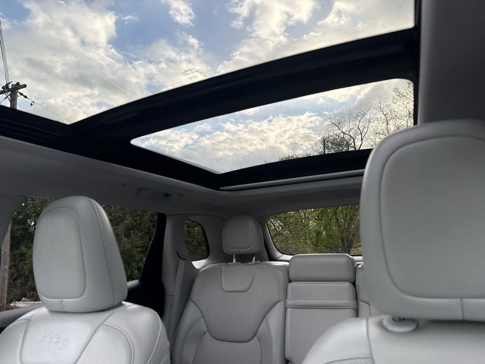 Used 2019 Jeep Cherokee Limited w/ Luxury Group AWD/4WD image 25