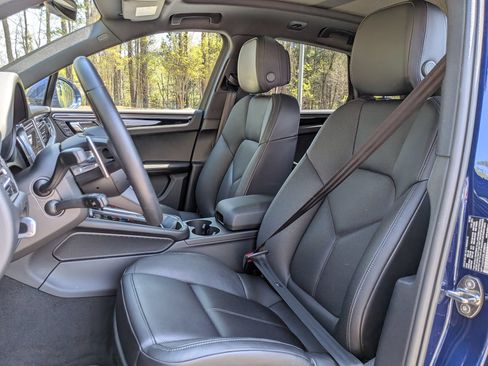 Certified 2025 Porsche Macan w/ Premium Package Plus AWD/4WD image 5