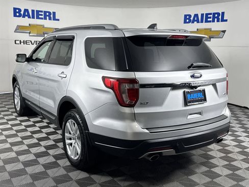 Used 2018 Ford Explorer XLT image 3