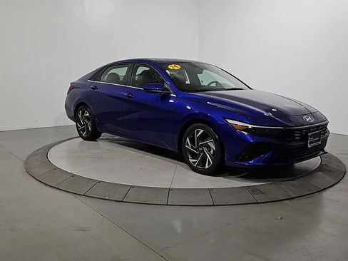 Certified 2024 Hyundai Elantra SEL w/ Convenience Package FWD image 9