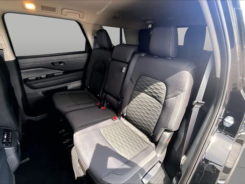 Used 2025 Nissan Pathfinder SV FWD image 19