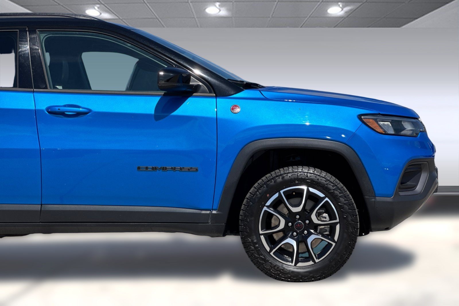 Used 2025 Jeep Compass Trailhawk AWD/4WD image 34