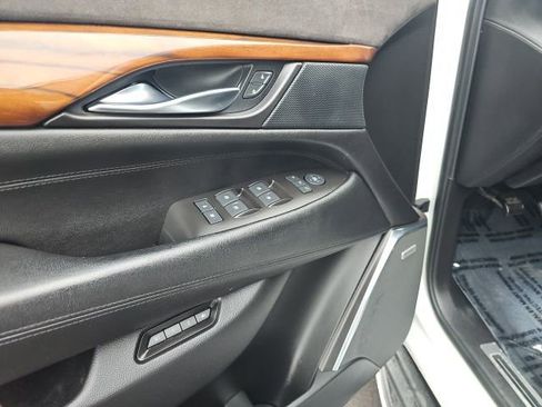 Used 2016 Cadillac Escalade Luxury image 19