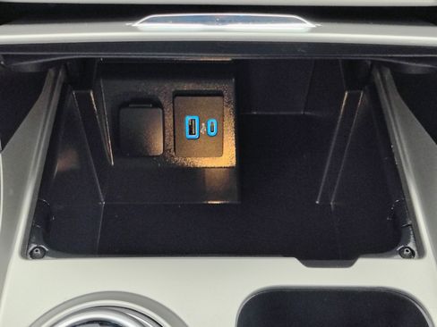 Used 2023 Ford Explorer XLT w/ Equipment Group 202A image 35