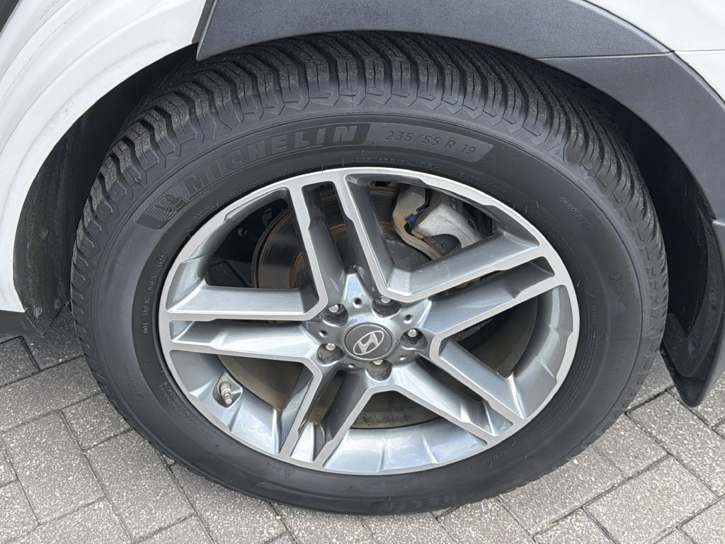 Used 2017 Hyundai Santa Fe FWD image 18