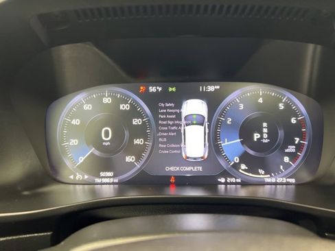 Used 2020 Volvo XC40 T5 Momentum w/ Protection Package Premier image 21