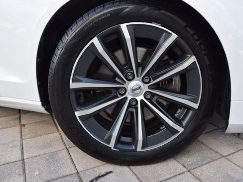 Used 2021 Volvo S60 T5 Momentum FWD image 89