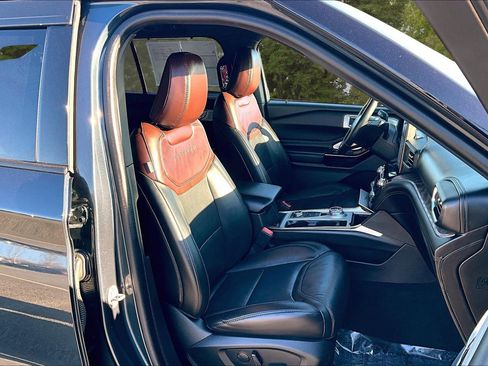 Certified 2022 Ford Explorer Platinum w/ Equipment Group 601A image 33