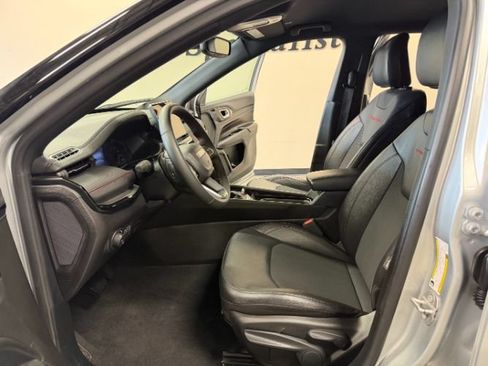 Used 2025 Jeep Compass Trailhawk AWD/4WD image 10